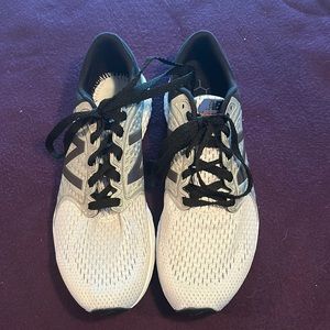 NWOT Women’s New Balance Zante WW4 Athletic Shoes size 12 US.